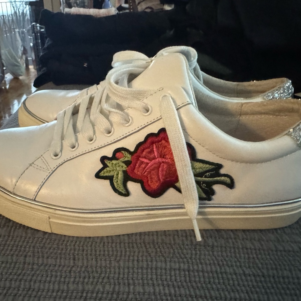 Wishbone Floral Embroidered Women's Sneakers